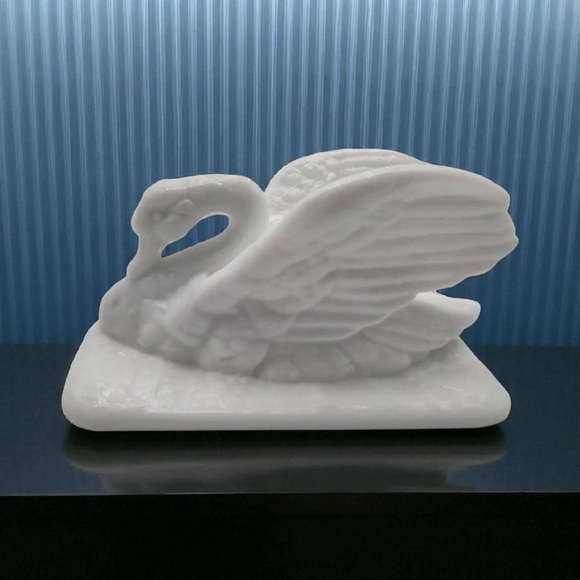 Westmoreland White Milk Glass Raised Wing Swan on Lacy Base Vintage Serving Dish - Picture 10 of 15
